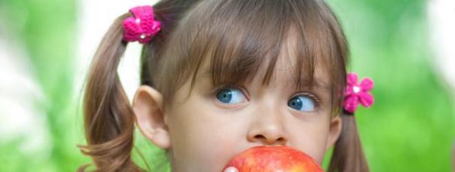 girl eating apple