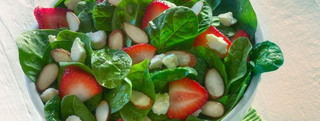 Strawberry spinach salad